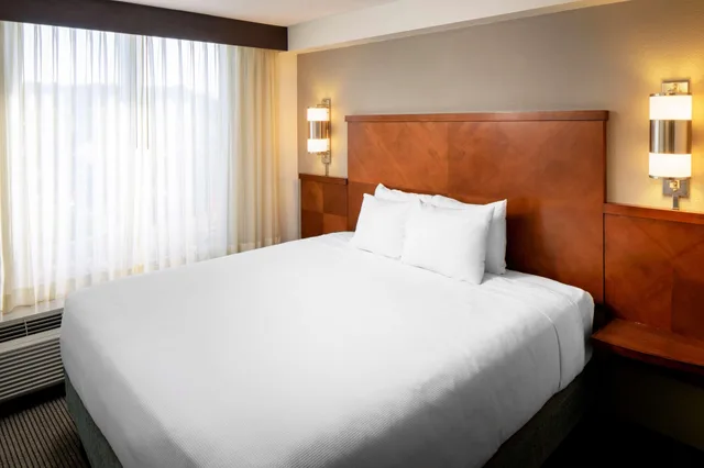 غرفة قياسية بسرير مزدوج، Hyatt Place Topeka 1/3