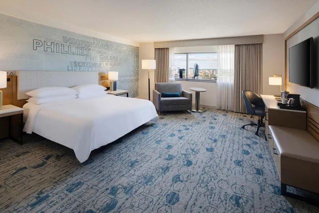 غرفة كلوب بسرير كينج مع دخول الصالة، Sheraton Philadelphia Downtown 2/6