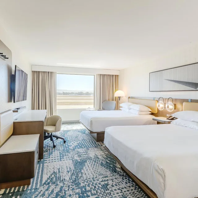 غرفة رباعية بسريرين كوين يُسمح فيها بالحيوانات الأليفة، Radisson Hotel Santa Maria 1/2