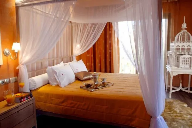 جناح جونيور، Olympic Hotel 5/10