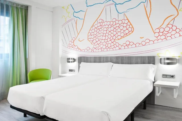 غرفة قياسية بسرير مزدوج أو سريرين منفصلين، Ibis Styles Madrid Prado 2/6