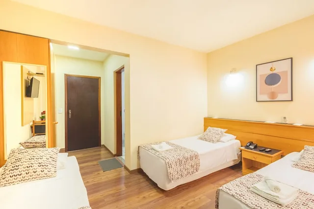 غرفة قياسية ثلاثية بسرير مزدوج وسرير فردي، Itapetinga Hotel 7/10