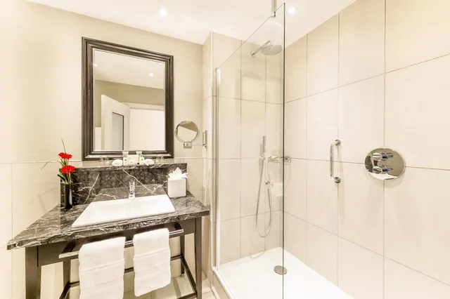 Luxury Family (2 DBL BEDS) - City Cruise Included، The Baileys Hotel London 8/10