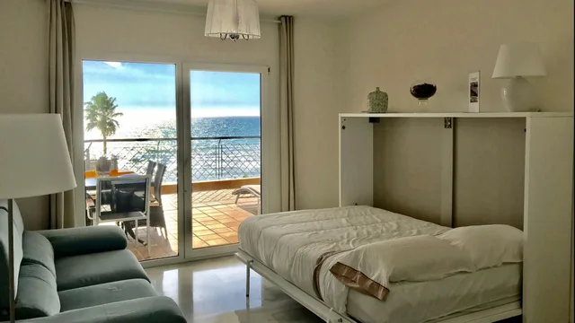 2 Bedrooms, Apartment, Murphy Bed, Queen and Twin Beds, Sea View, Terrace، Mi Capricho Beachfront Apartment - Sitio De Calahonda 1/5