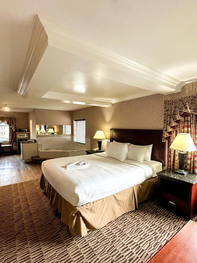 غرفة بسرير كينج بجاكوزي، Prestige Aberdeen Lodge Kamloops 1/6