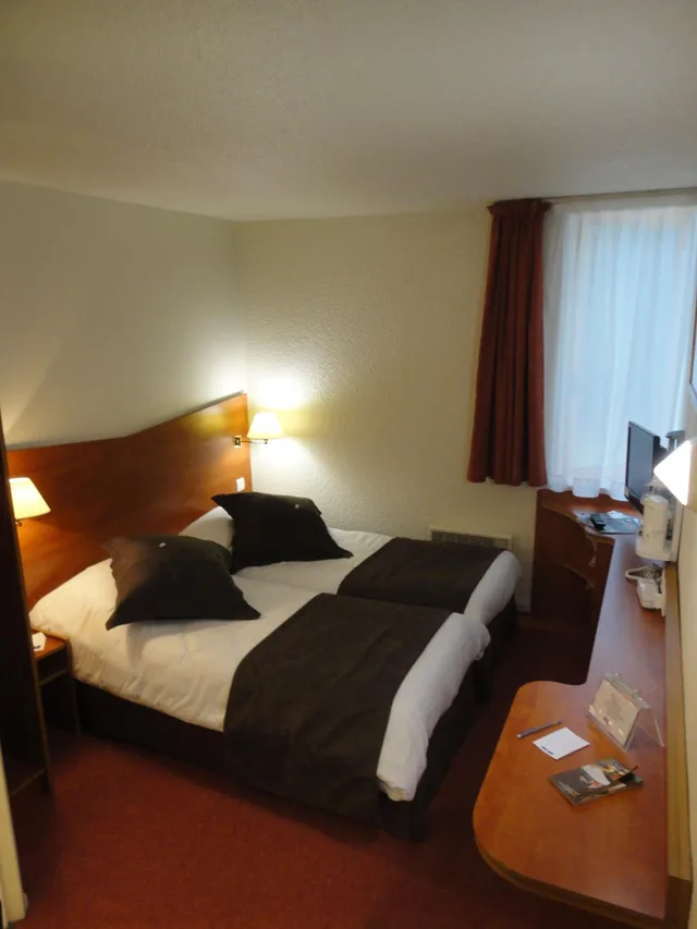 غرفة بسريرين منفصلين، KYRIAD CHANTILLY 5/10