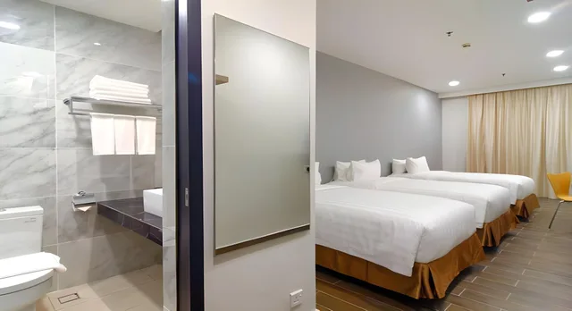 Courtyard, Triple، The Klagan Hotel 1/1