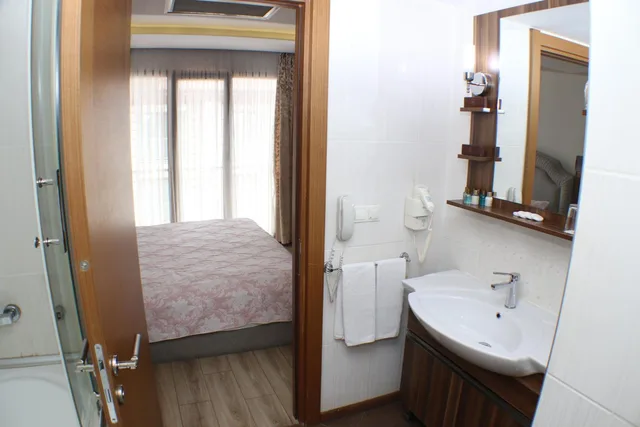 جناح، Anemon Hotel Trabzon 2/3