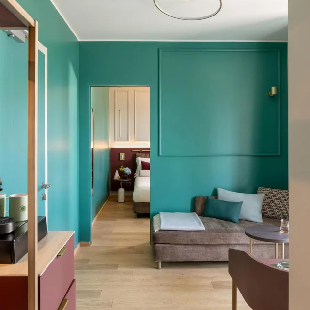 جناح بجاكوزي، Adoro Hotel 4/10