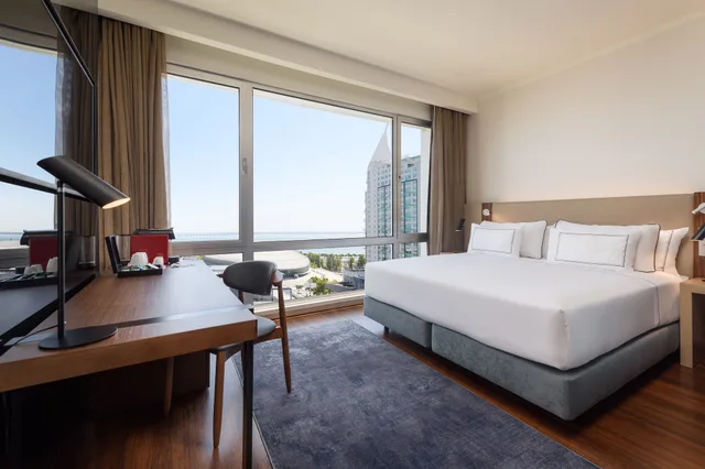 غرفة بريميوم بسرير كوين بإطلالة على النهر، Melia Lisboa Oriente 2/4