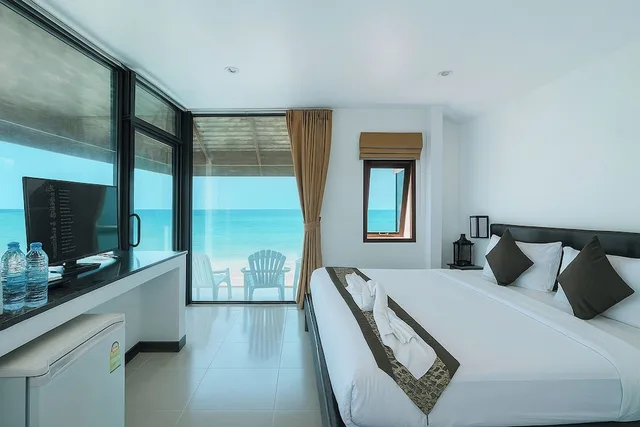 غرفة سوبيريور بسرير كينج بإطلالة على البحر، The Shore Samui 1/10