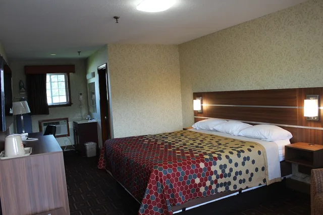 غرفة قياسية بسرير كينج، American Inn 1/5