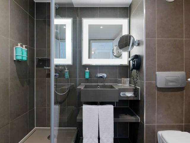 Superior, Double Bed, Novotel Berlin Mitte 6/6