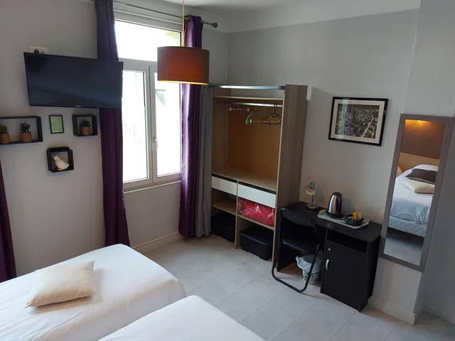 Room, Double Bed, Hotel De La Paix 9/10