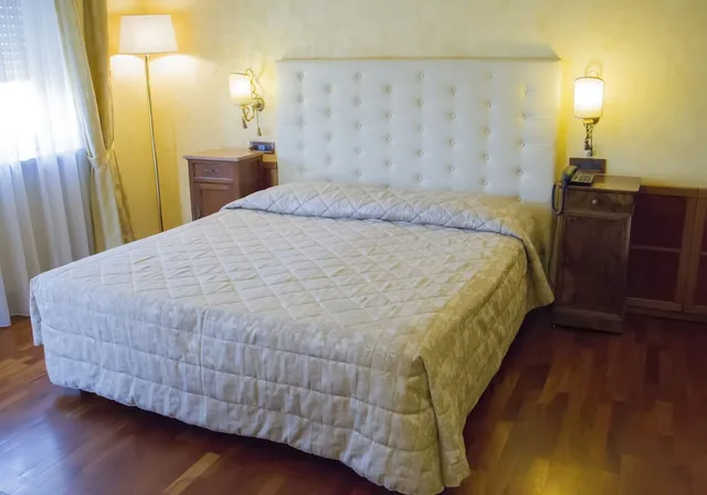 Standard, Double or Twin Bed, Continental 2/9