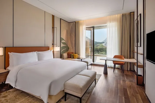 Superior, Hill View، Radisson Blu Hotel & Spa Nashik 2/7