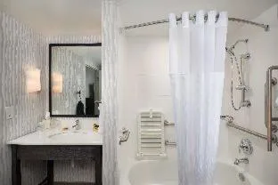Room, 2 Queen Beds, Pet Friendly, Best Western Plus Agate Beach Inn 4/4