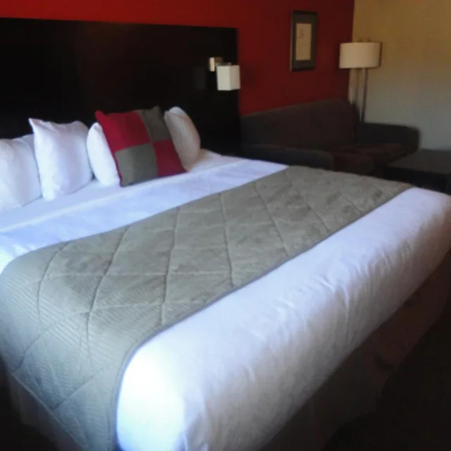 غرفة ديلوكس بسرير كينج، Super 8 By Wyndham West Kelowna Bc 2/6