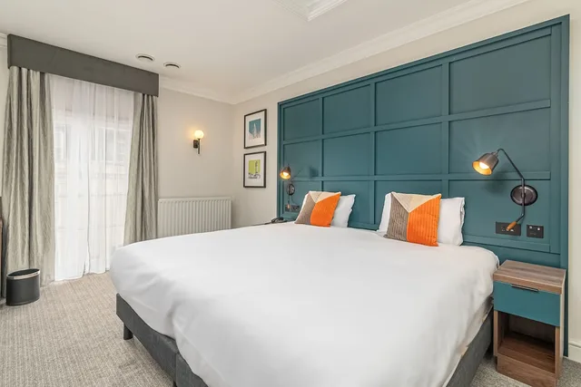 غرفة بريفيليج بسرير كينج، Mercure Salisbury White Hart Hotel 2/10