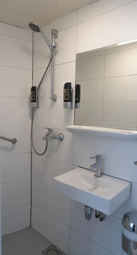 City, Queen Bed, Hotel Jimmy 4/6