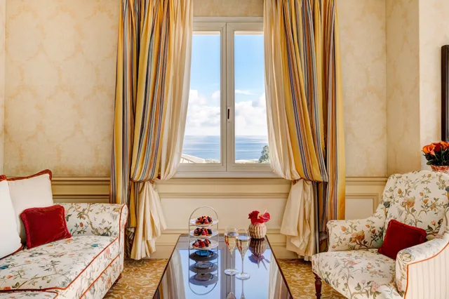 جناح ديلوكس بسرير كينج بإطلالة على البحر، Hotel Metropole Monte Carlo 3/6