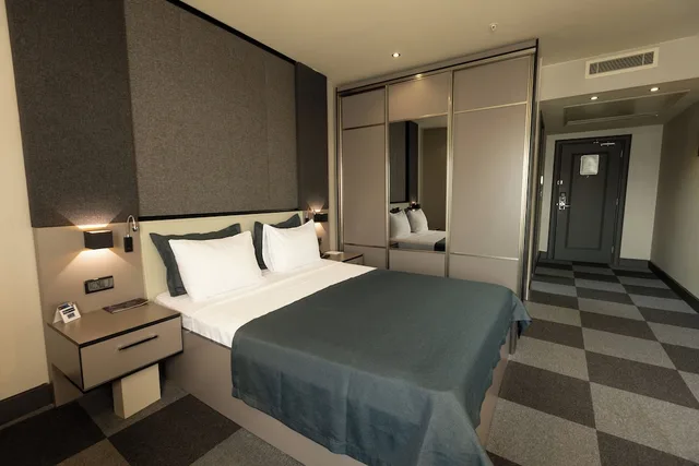 Executive, King Bed, Terrace, Tryp By Wyndham Istanbul Sancaktepe 5/10
