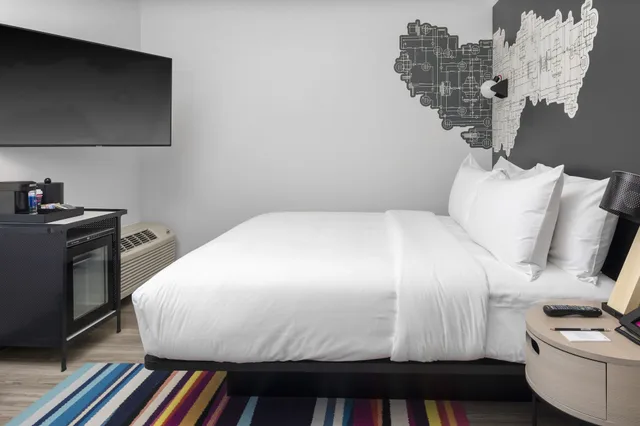 Aloft, King Bed، Aloft Glendale At Westgate 3/6