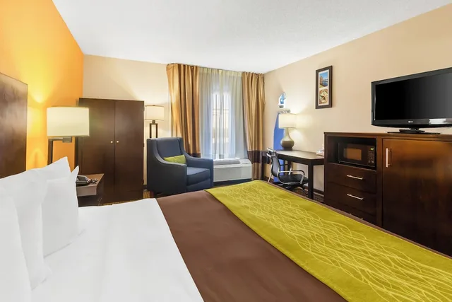 غرفة بسرير كينج، Sonesta Essential NW Houston 1/3