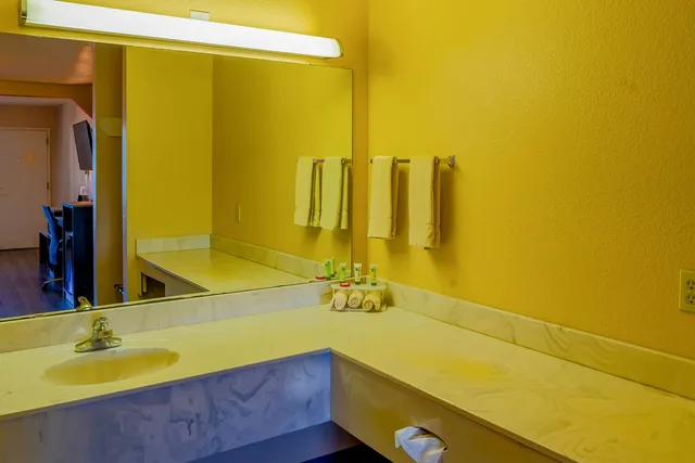 غرفة بريميوم بسرير كينج، Oyo Hotel Yoakum West 7/9