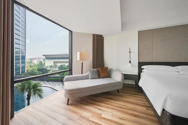 غرفة ديلوكس بسرير كينج بإطلالة على المدينة، Sheraton Hanoi West 7/8