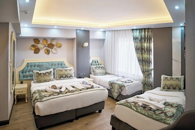 Family, 1 Single and 2 Queen Beds، Sirkeci Ersu Hotel 9/10