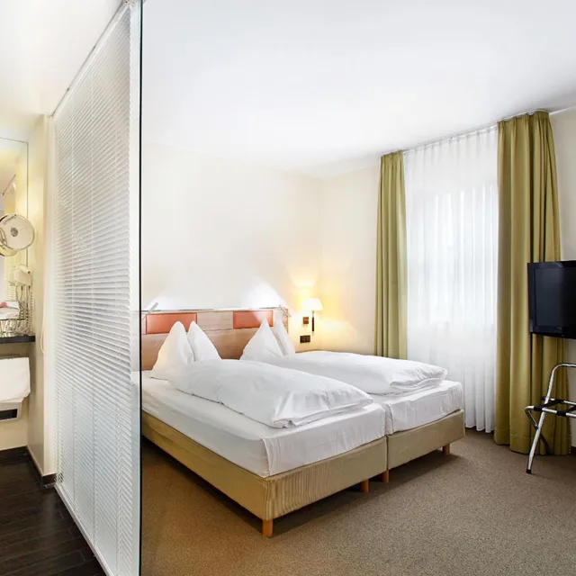 Room, Double Bed, with Extra Bed, HOTEL AM JAKOBSMARKT 2/8