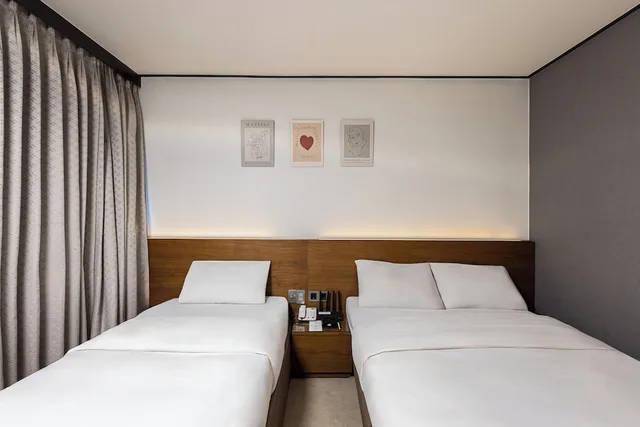 غرفة ديلوكس بسرير مزدوج وسرير فردي بغرفة نوم واحدة، Insadong Crown Hotel 4/10