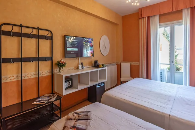 Room, Triple, Hotel Jane 2/7