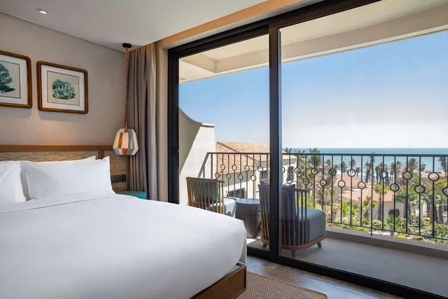 غرفة بريميوم بإطلالة على البحر، Radisson Resort Phan Thiet 3/6