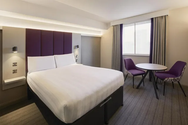 غرفة بسرير مزدوج، Premier Inn Epsom Central 1/2
