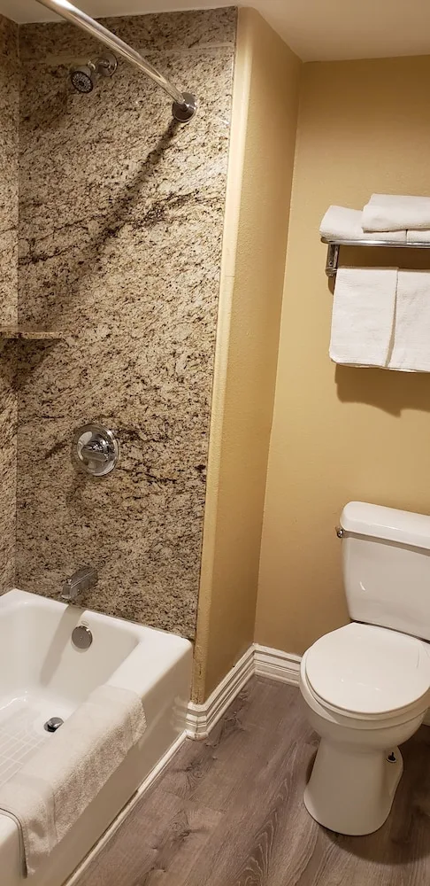 غرفة بسرير كينج، Santa Fe Inn Los Angeles 7/8