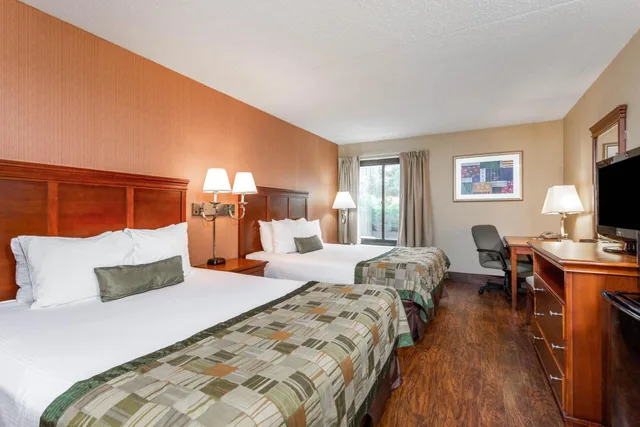 غرفة بسرير كوين، Days Inn by Wyndham Westminster, MD 1/6