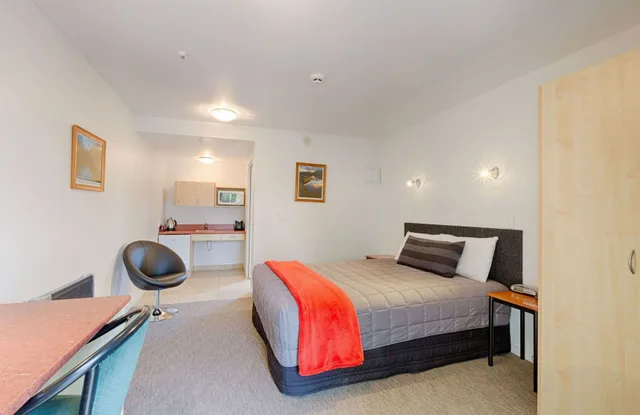 Superior, Studio, Queen Bed, Bella Vista Motel Te Anau 1/6