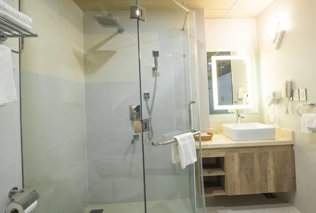 جناح تنفيذي بسرير كوين بإطلالة على المدينة، Lotus Saigon Hotel 9/10