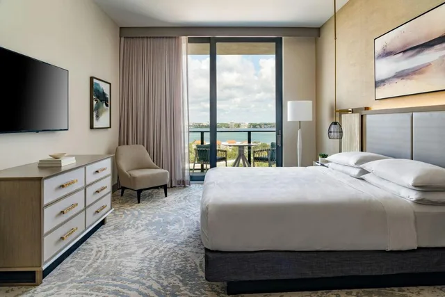 1 Bedroom, Suite, King Bed, Resort View, Sofa, Balcony، JW Marriott Clearwater Beach Resort & Spa 1/3