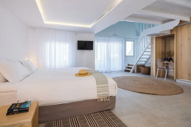 Mini, Suite, Quadruple, Queen Bed, Caldera View, Sofa, Plunge Pool, Rocabella Deluxe Suites And Spa 2/10