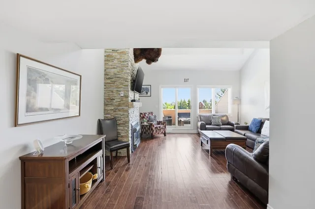 Green, King and Queen and Twin Beds, Pet Friendly، The Lodges At Blue Mountain Wintergreen Condos 8/10