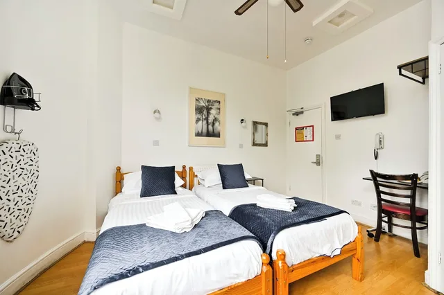 غرفة بسريرين منفصلين، City London Hotel 4/10