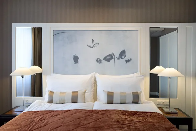 Suite, Double Bed, Living Area, The Harmonie Vienna, BW Premier Collection 2/3