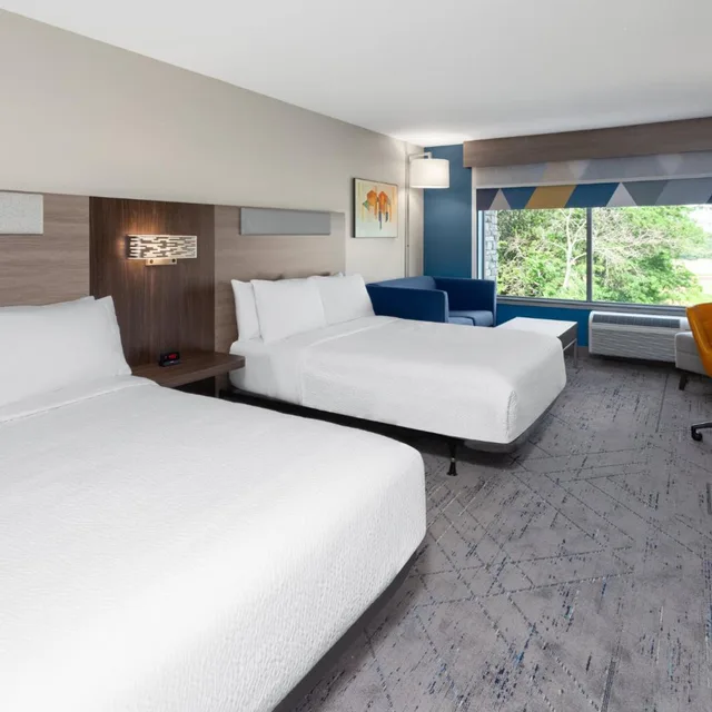جناح بسريرين كوين مع أريكة، Holiday Inn Express & Suites Reedsburg - Dells Area 1/3