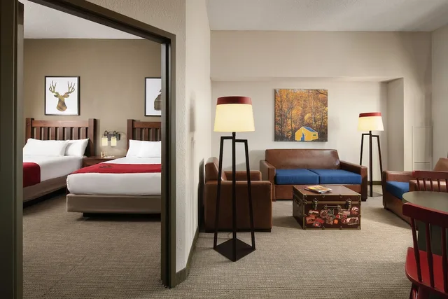 Grizzly Bear, Water, Suite, 3 Queen Beds, Sofa، Great Wolf Lodge Cincinnati/Mason 1/2