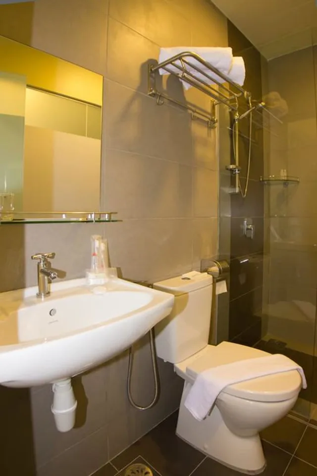 Superior, Queen Bed, No Window، Prince 33 Hotel 2/2