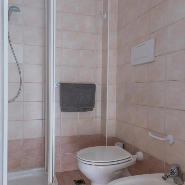 غرفة مفردة، Hotel Beverly 4/5