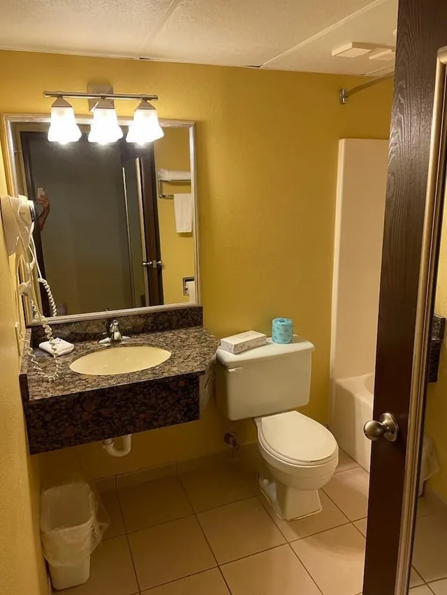 غرفة قياسية بسريرين مزدوجين، Quality Inn 8/8